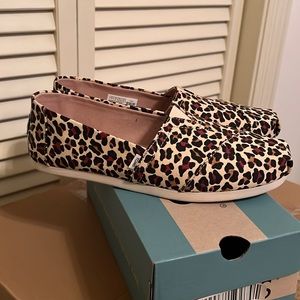 Brand new in box Tom’s. Size 7